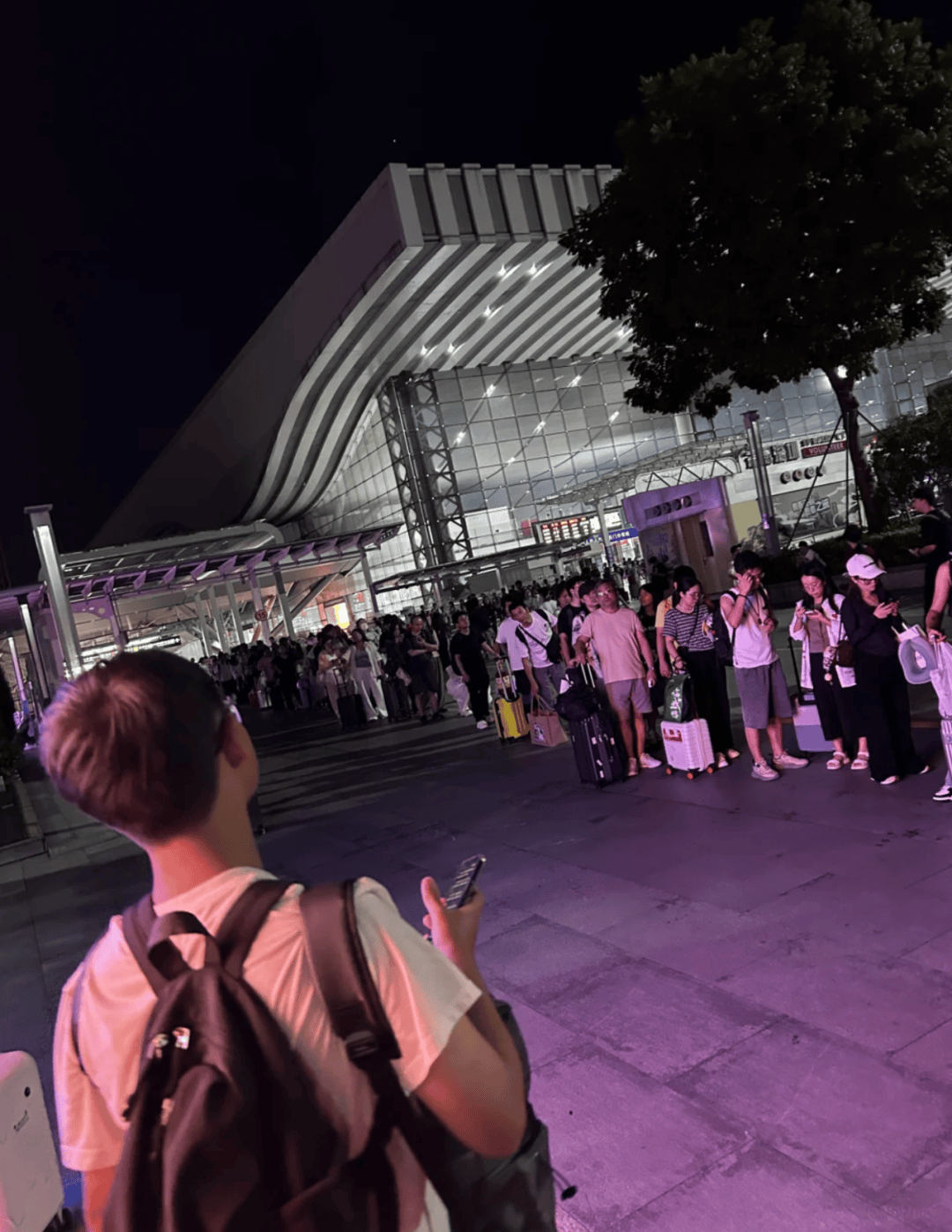 深圳北站凌晨返深被刷爆<strong></p>
<p>风险低的理财</strong>！附近叫车超200人？别慌！公交地铁加班护送