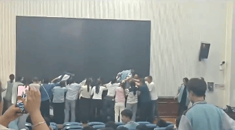家长跪地被学生轮流踩踏<strong></p>
<p>风险低的理财</strong>，校方凌晨道歉