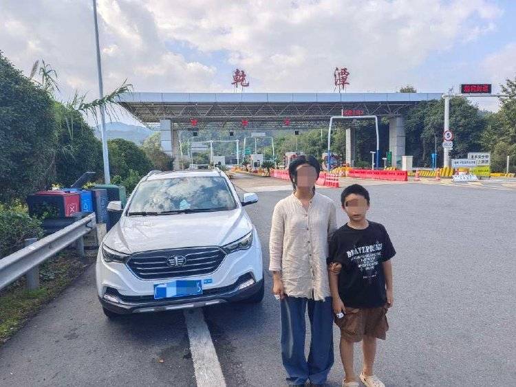 离谱！妈妈让儿子高速下车路边方便<strong></p>
<p>风险低的理财</strong>，解决完后跟随车流跑回来找她