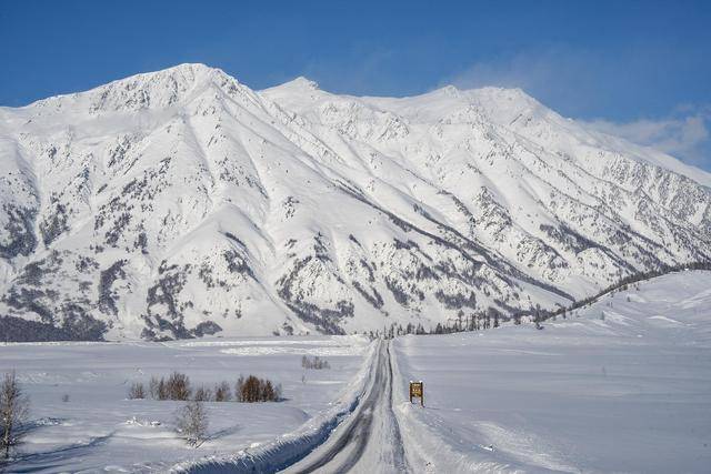 新疆喀纳斯景区遭遇降温降雪<strong></p>
<p>风险低的理财</strong>，道路仍处于管制状态