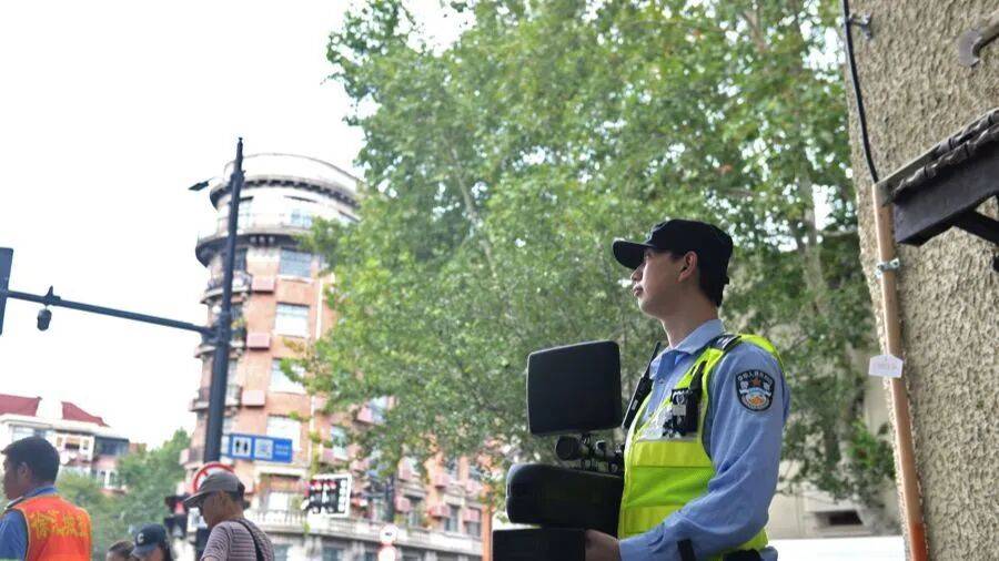 突然群发<strong></p>
<p>券商理财产品</strong>！大批上海市民收到警方短信！全市爆火网红已被锁定...有爸爸因孩子违规被罚款