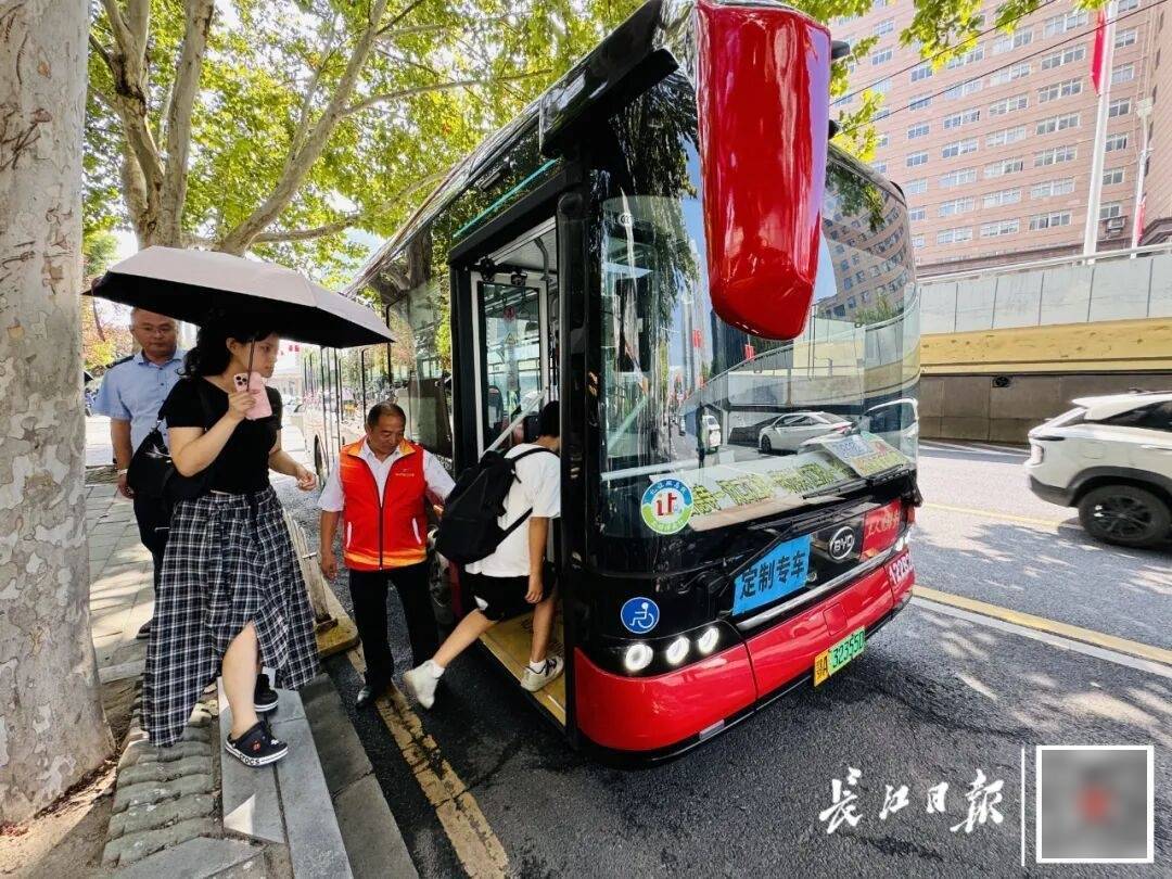 暴增10多倍！武汉这条公交突然火了<strong></p>
<p>券商理财产品</strong>，大批人赶来坐