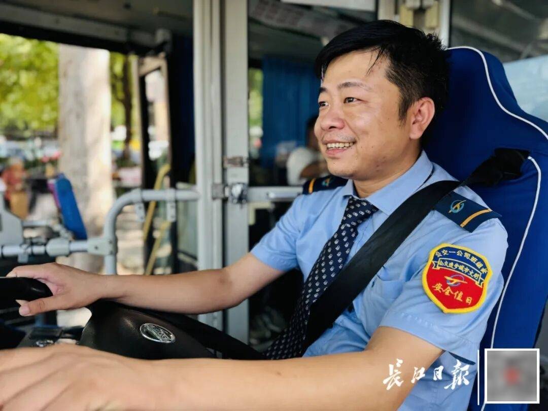 暴增10多倍！武汉这条公交突然火了<strong></p>
<p>券商理财产品</strong>，大批人赶来坐