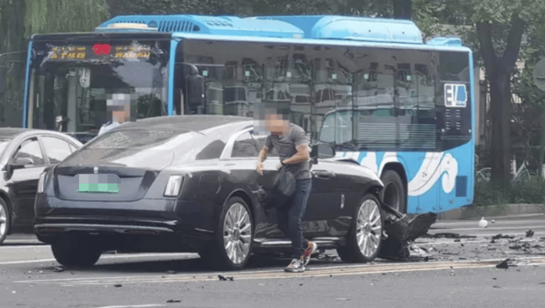 “劳斯莱斯逆行车祸”事件白车家属发声：“丈夫多处骨折！往后日子不知道怎么过”<strong></p>
<p>券商理财产品</strong>，陈震深夜再道歉，并回应“我方律师会全力配合”