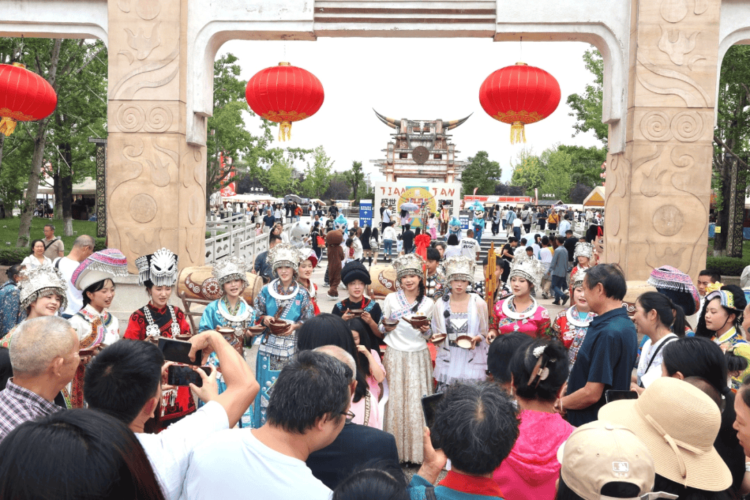 同比增长27%<strong></p>
<p>p2p网贷理财</strong>！双节假期天河潭景区接待游客超21万人次