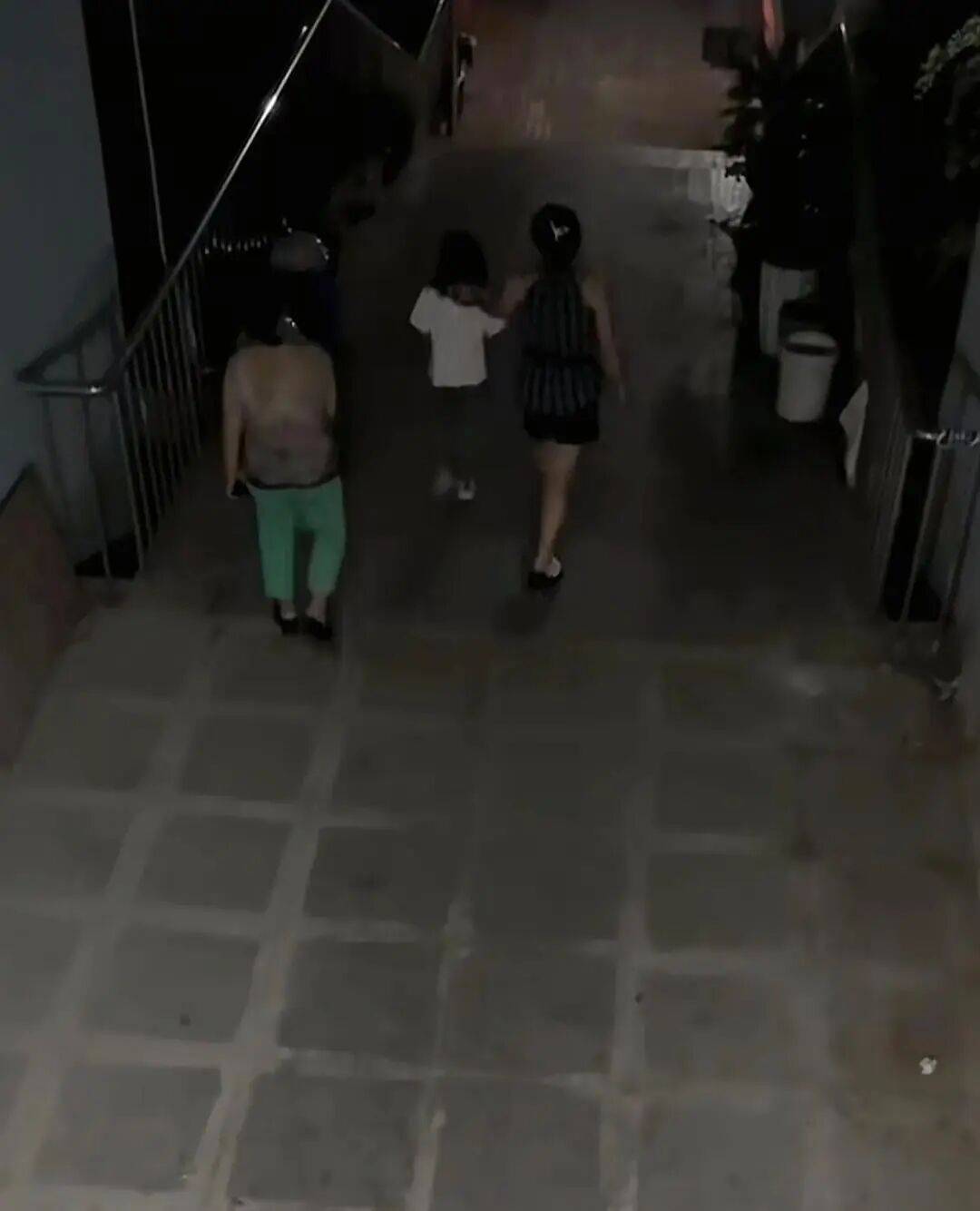 7岁女孩中秋节到同学家玩<strong></p>
<p>p2p网贷理财</strong>，2天无人来接，警察上门发现，其单亲父亲已在家中离世……