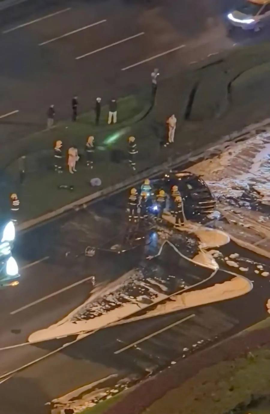 最新！成都SU7碰撞后燃烧司机死亡<strong></p>
<p>公募理财</strong>，小米股价暴跌超8%！客服最新回应