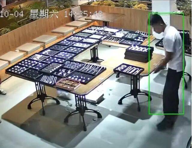 苏州一20岁店员不小心摔碎一盒玉镯损失百万<strong></p>
<p>哪家银行理财产品</strong>，老板未要赔偿安慰小伙别有压力