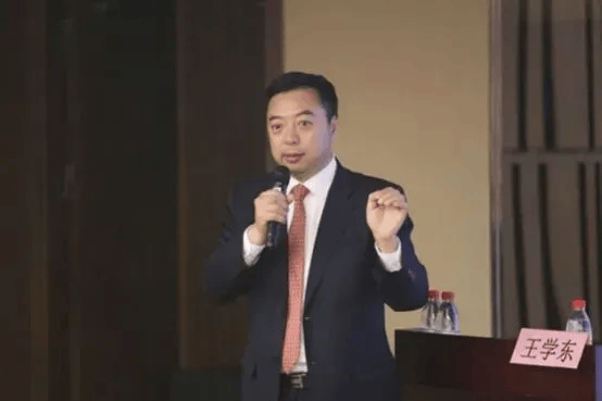 中纪委发布8人被查<strong></p>
<p>高利理财</strong>，有“内鬼”主动投案