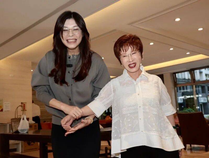 到底支持谁当党主席？当着郑丽文的面<strong></p>
<p>高利理财</strong>，洪秀柱说出了自己的答案