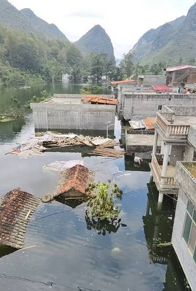 百色多个村庄被困水中已超半月<strong></p>
<p>高利理财</strong>，长涝难退为何重演？