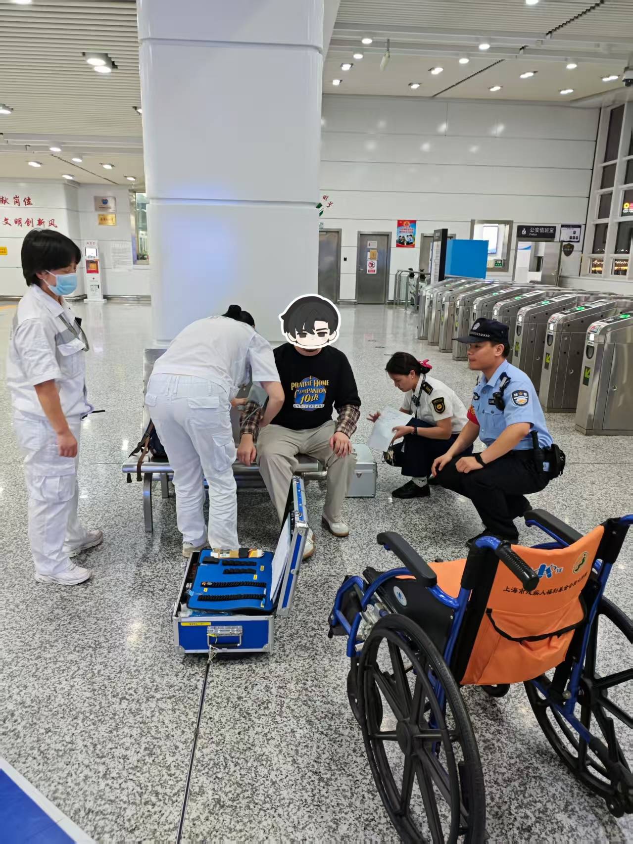 旅客长沙下飞机欲乘坐磁浮列车往城区找朋友<strong></p>
<p>理财7天</strong>，突发呼吸不畅，民警与医护人员接力救援