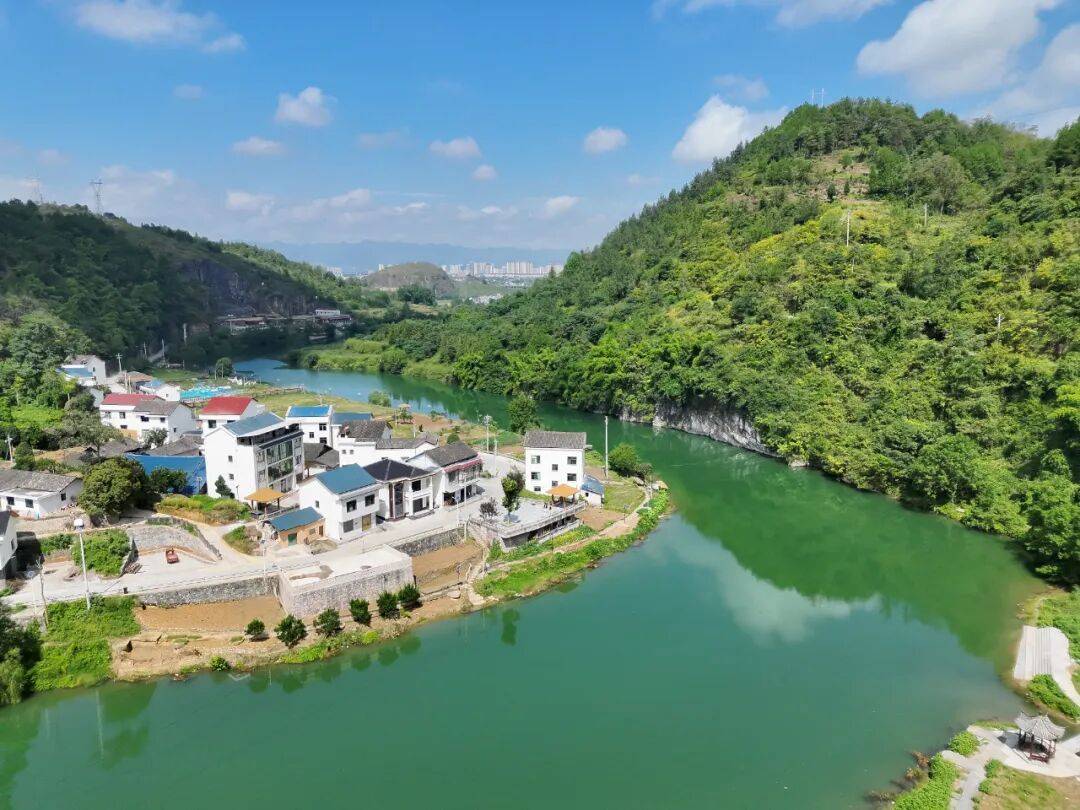 第三批“巴蜀美丽庭院示范片”项目<strong></p>
<p>理财7天</strong>，全部完工！