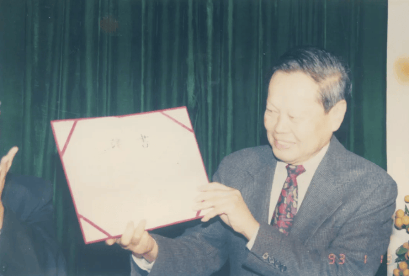 杨振宁为什么连续32年担任东莞理工学院名誉校长<strong></p>
<p>理财7天</strong>？