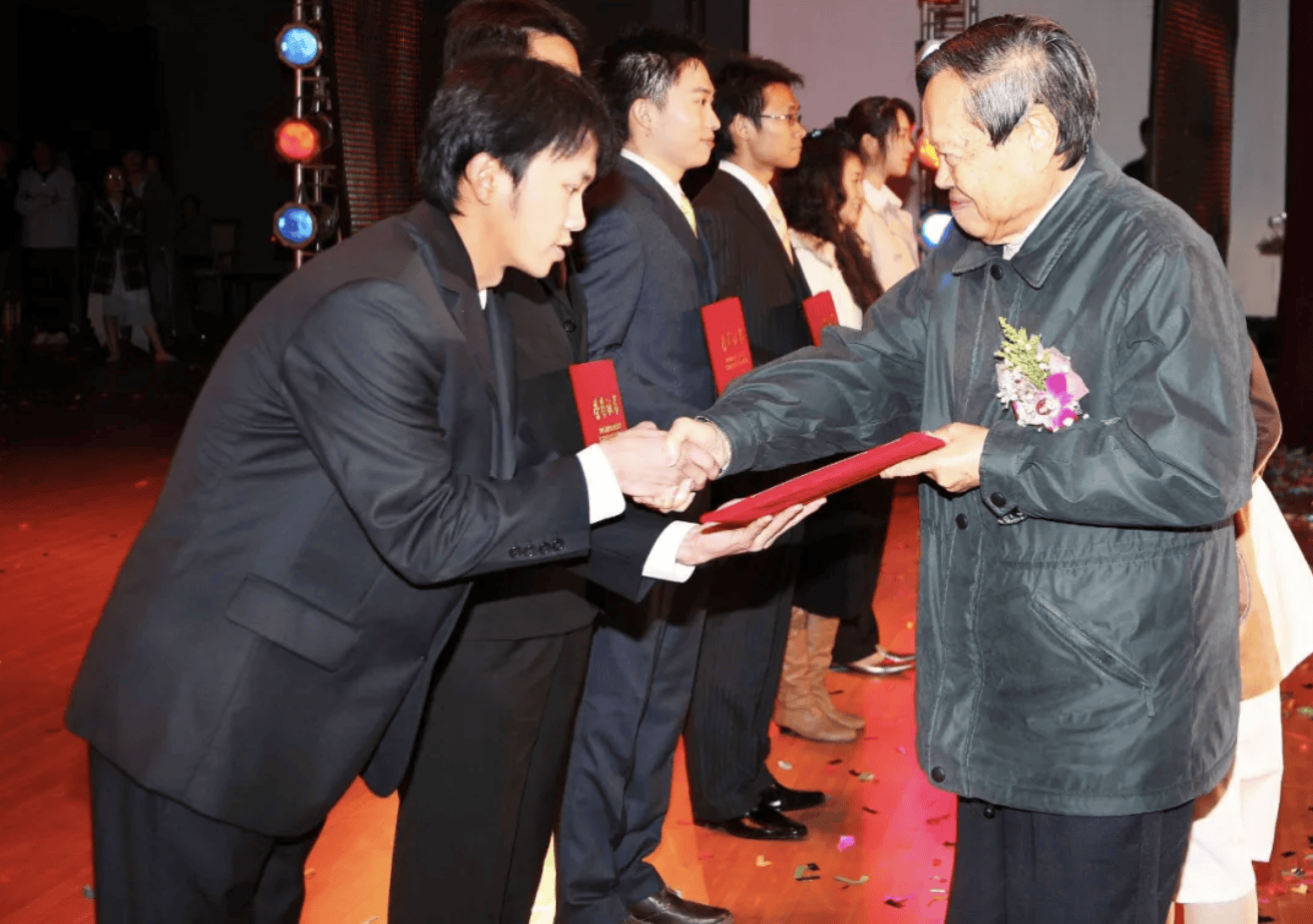 杨振宁为什么连续32年担任东莞理工学院名誉校长<strong></p>
<p>理财7天</strong>？