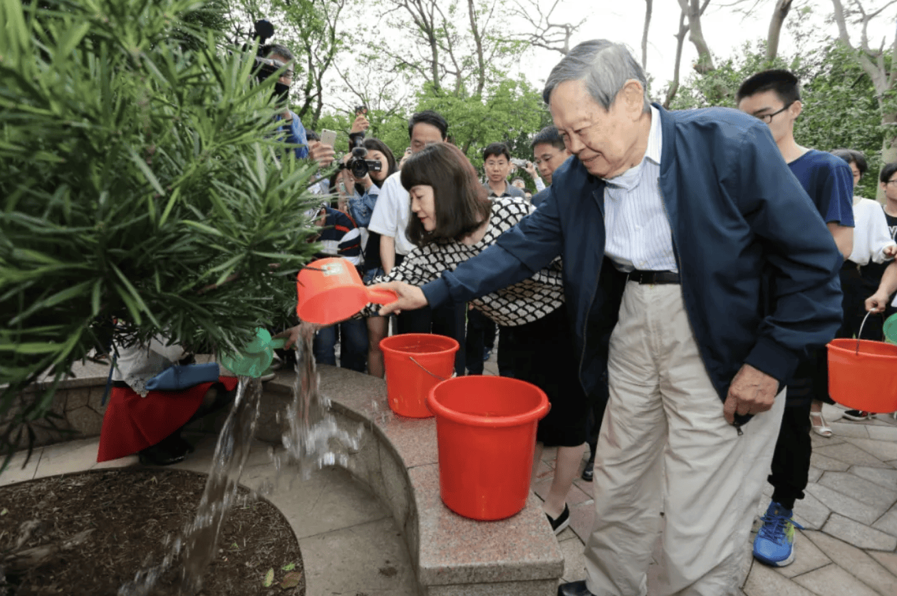 杨振宁为什么连续32年担任东莞理工学院名誉校长<strong></p>
<p>理财7天</strong>？