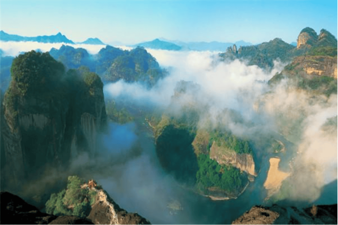 为什么年轻人迷上了爬山？ | 秋高气爽<strong></p>
<p>6万理财</strong>，是时候出发了→