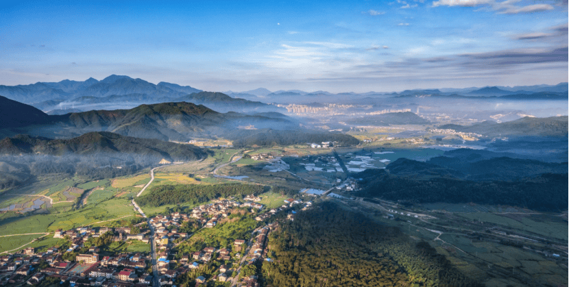 为什么年轻人迷上了爬山？ | 秋高气爽<strong></p>
<p>6万理财</strong>，是时候出发了→