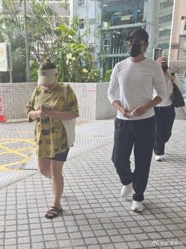 76岁“TVB黄金配角”许绍雄被曝病危<strong></p>
<p>理财app下载</strong>,众人神情严肃