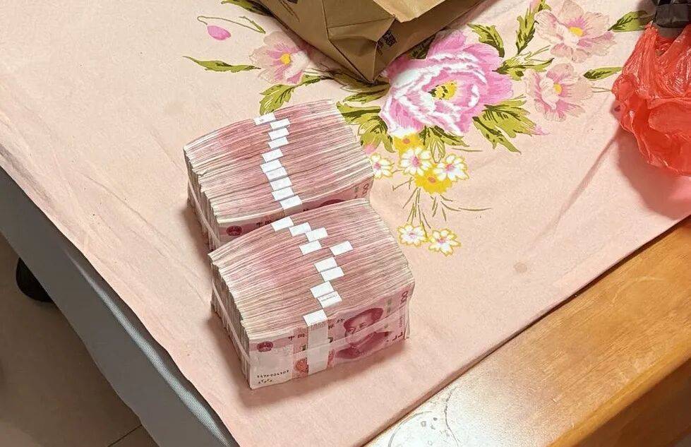 女子紧攥20万现金大哭：我自己的钱<strong></p>
<p>理财app下载</strong>，还不能自由支配？