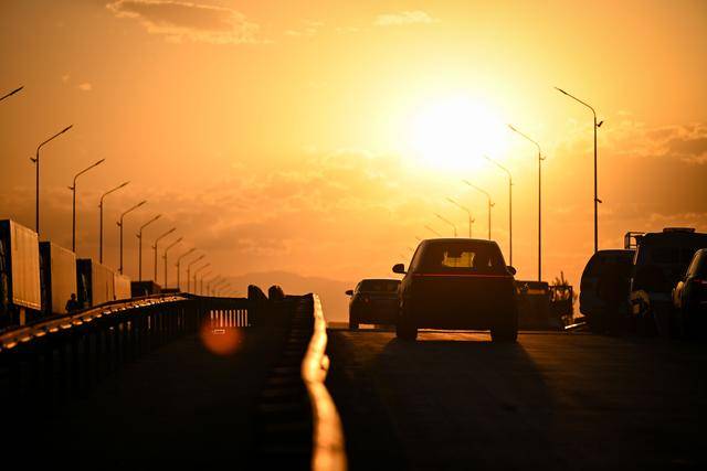 青年说 | 到中亚<strong></p>
<p>理财夜市</strong>，奔赴一场激动人心的“探秘”