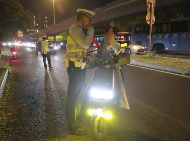 北京“电子眼”开始抓拍电动自行车违法<strong></p>
<p>理财通下载</strong>，试点审核录入电动自行车违法行为3.8万起