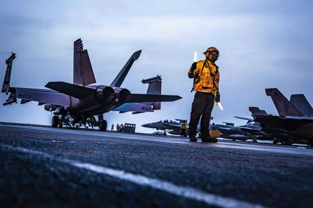 美海军在南海连摔两架飞机<strong></p>
<p>理财通下载</strong>，因电磁攻击？中国军号发文