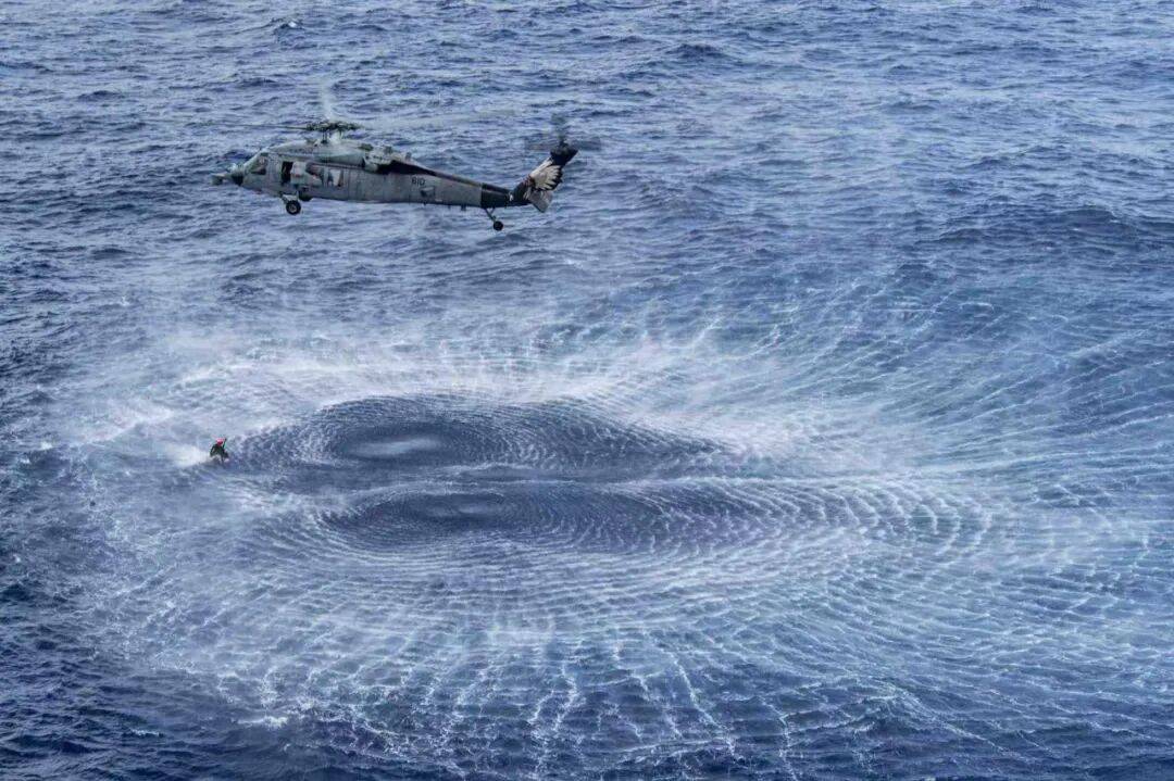 美海军在南海连摔两架飞机<strong></p>
<p>理财通下载</strong>，因电磁攻击？中国军号发文