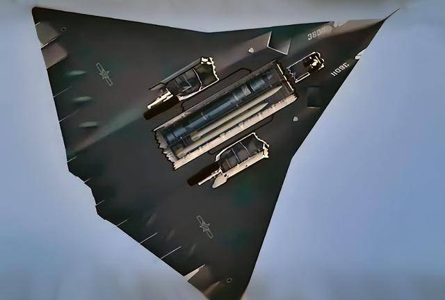 “歼-36”二号机曝光<strong></p>
<p>理财通下载</strong>，多个设计被调整，中美六代机进展高下立判