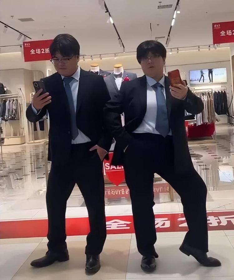 “史上最相似夫妻”被网友建议查下DNA<strong></p>
<p>投资理财金融</strong>,当事人:刚认识时不像,后来越长越像