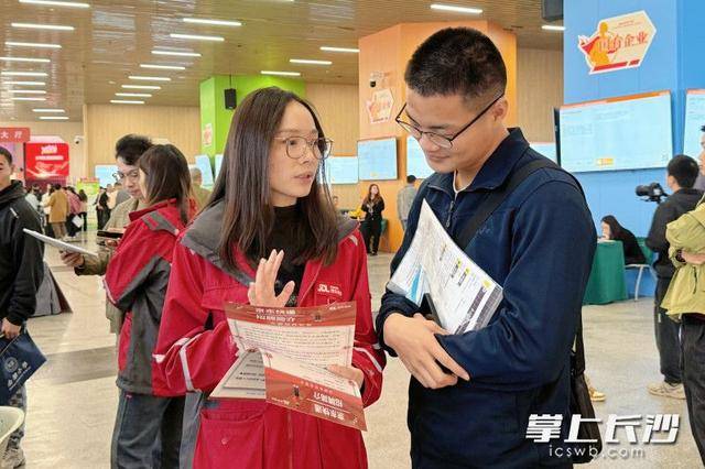 700余名退役军人及军属长沙求职<strong></p>
<p>微理财怎么样</strong>,165人达成意向