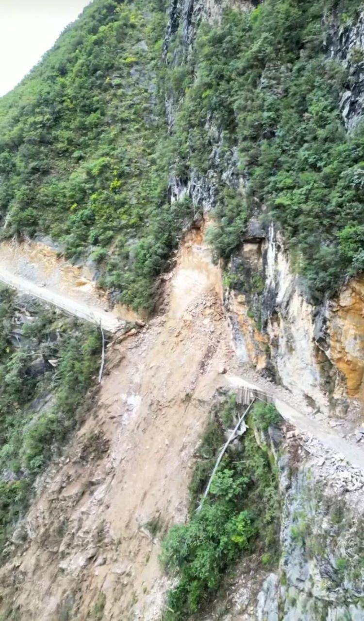 重庆网红“挂壁公路”垮塌<strong></p>
<p>微理财怎么样</strong>,附近村民外出绕行已半月盼修复,当地:已完成排危,正在修