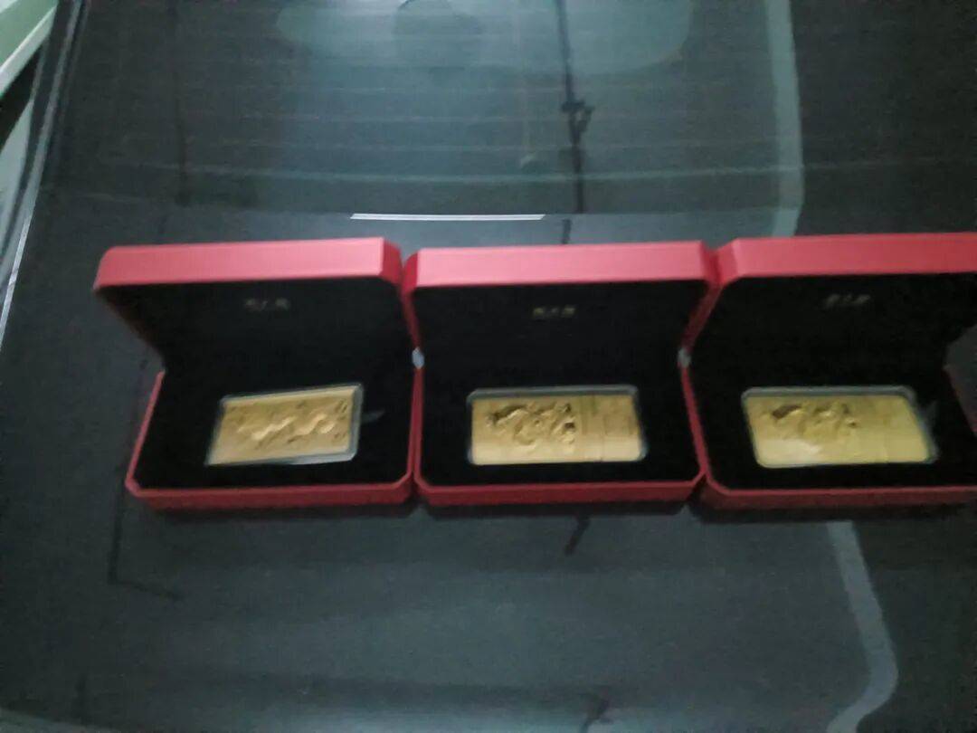 股市套现170万元后<strong></p>
<p>白银理财</strong>,杭州男子豪购300克金条!老板当场报警……