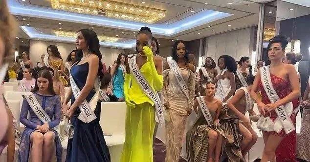 不满总监辱骂墨西哥选手，2025环球小姐集体退赛，总监哭诉：我也是会受伤的普通人