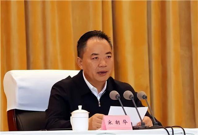 中央候补委员方红卫任上落马！上周<strong></p>
<p>小龙理财</strong>，中央批准开除3“虎”党籍