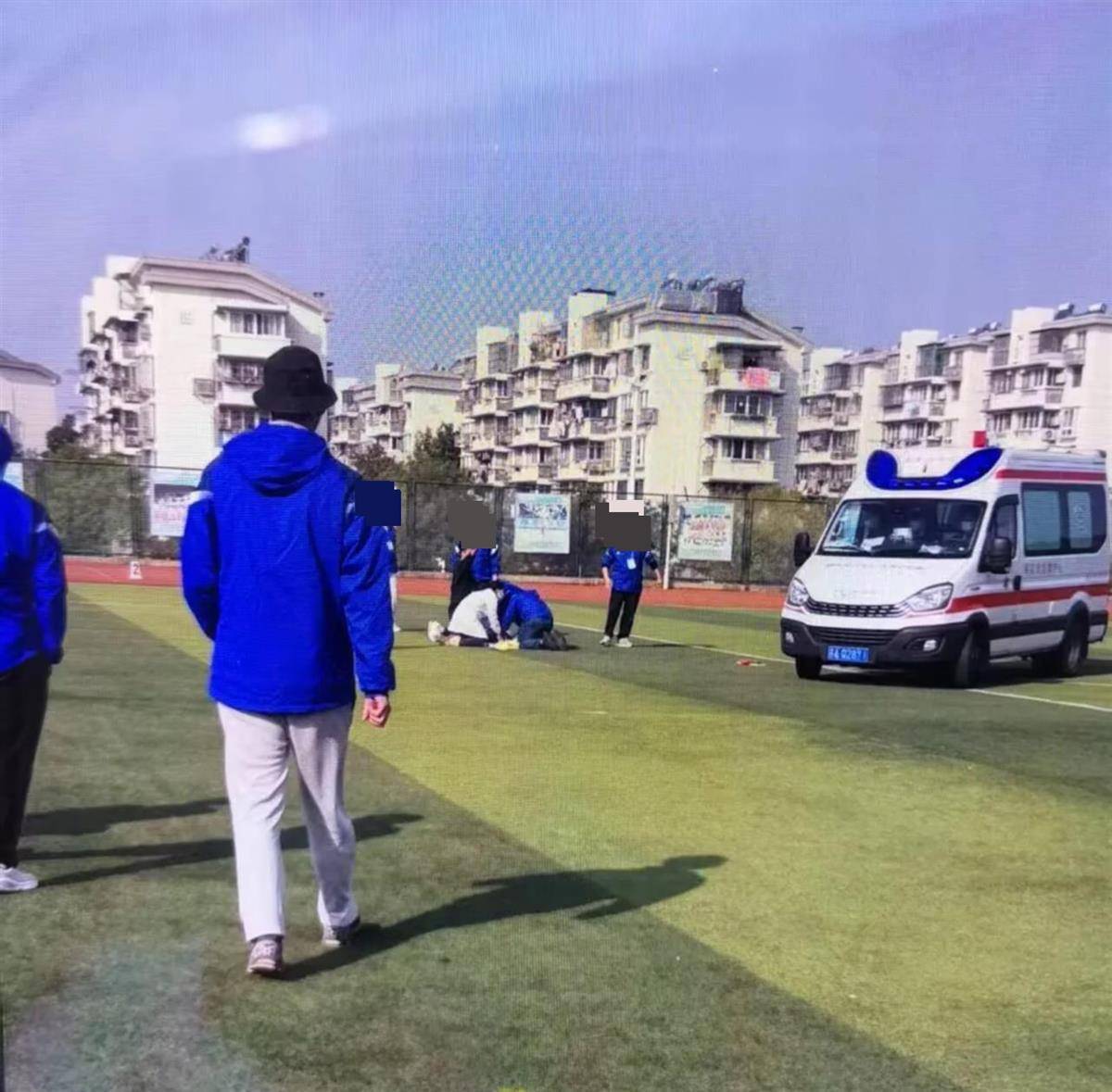 南京一学生在运动会上跑200米时倒地去世<strong></p>
<p>财猪理财</strong>，官方：深感痛心，已与亲属沟通妥善处理