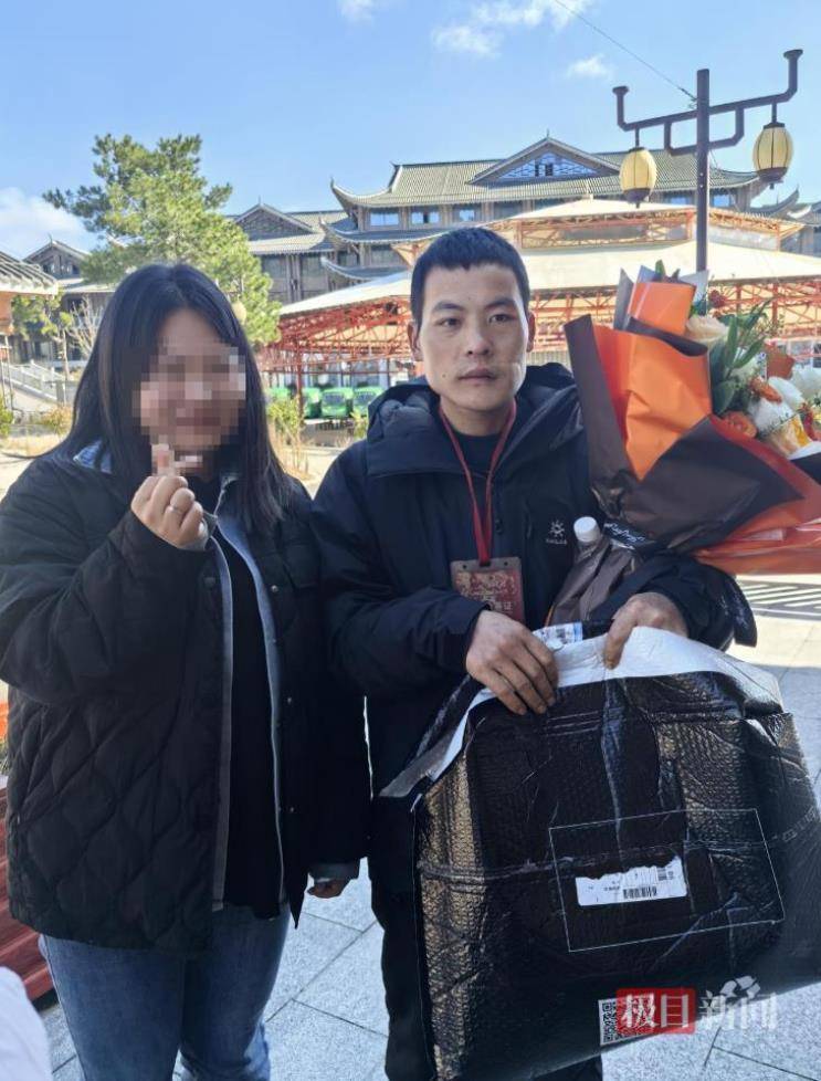 29岁女粉丝专程上山送礼物<strong></p>
<p>美国理财</strong>，声称想做张家界荒野求生选手“刀疤哥”的老婆