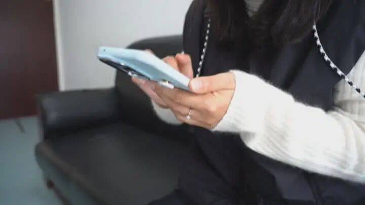 扬州一女子刷短视频惹祸：偷偷去银行取了6万现金<strong></p>
<p>公司理财课程</strong>，结果……