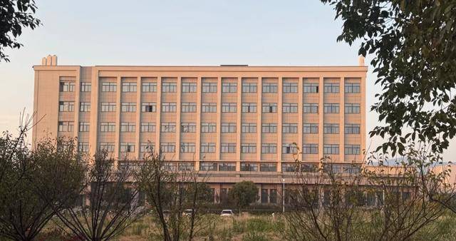 200多万买别墅<strong></p>
<p>公司理财课程</strong>，大骗子郭某：叫我教授！