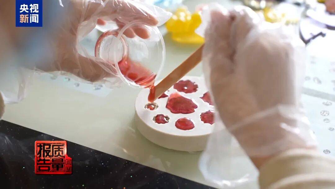 快扔掉！甲醛含量高出上限一倍多<strong></p>
<p>网上如何理财</strong>，戴防毒面具也不行！