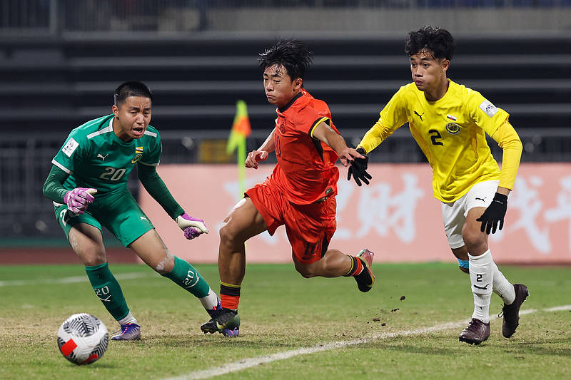 U16国足让中国球迷继续“过年”<strong></p>
<p>在美国理财</strong>，对手再弱，连续踢出两位数比分也非易事