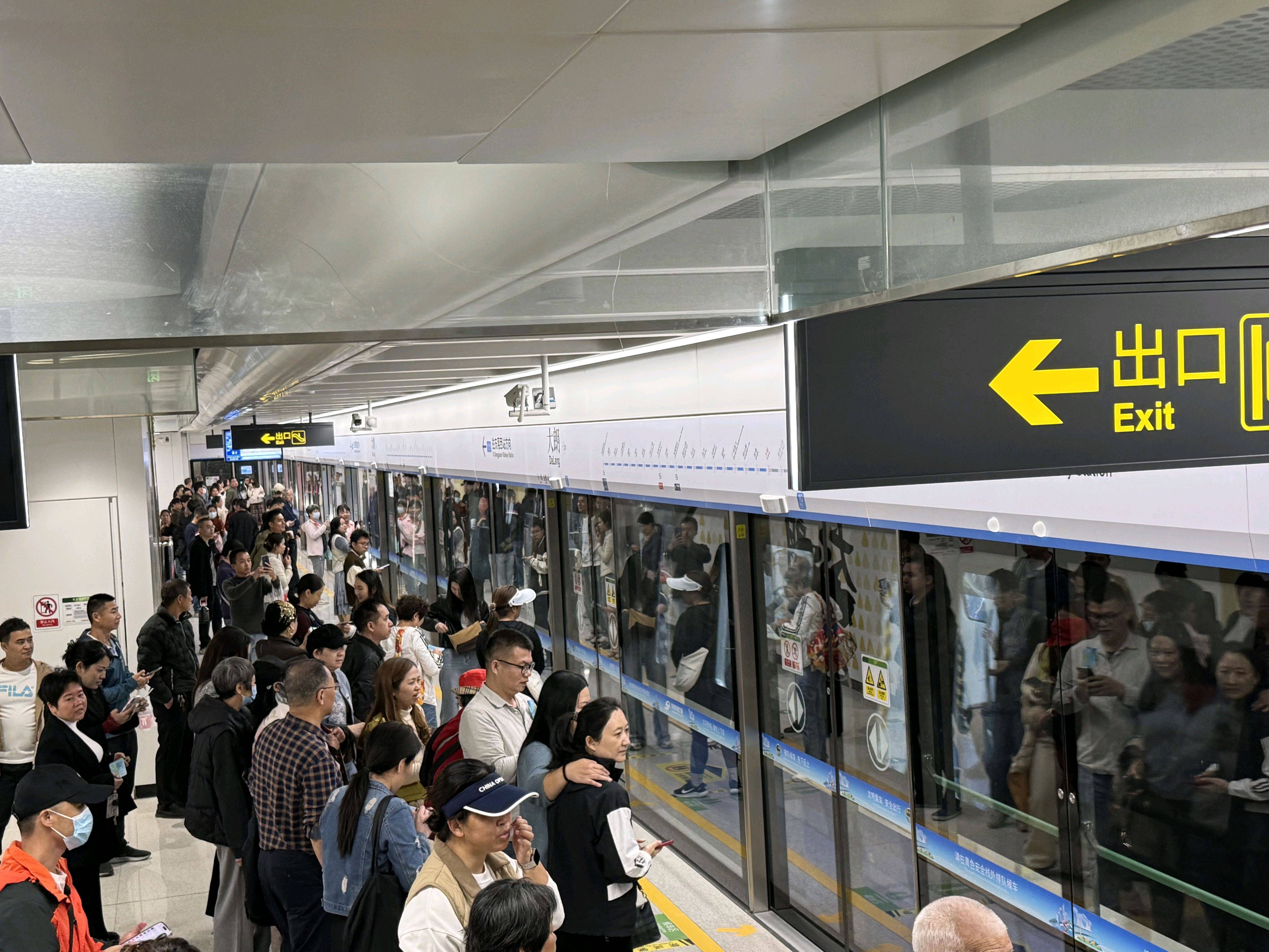 东莞地铁1号线试乘首日<strong></p>
<p>在美国理财</strong>，大朗4站“沸腾”了