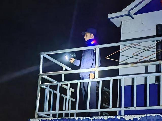 守护钢铁动脉安全<strong></p>
<p>在美国理财</strong>！郑州铁路公安处禹州站派出所深入开展铁路线路巡查及安全宣传活动