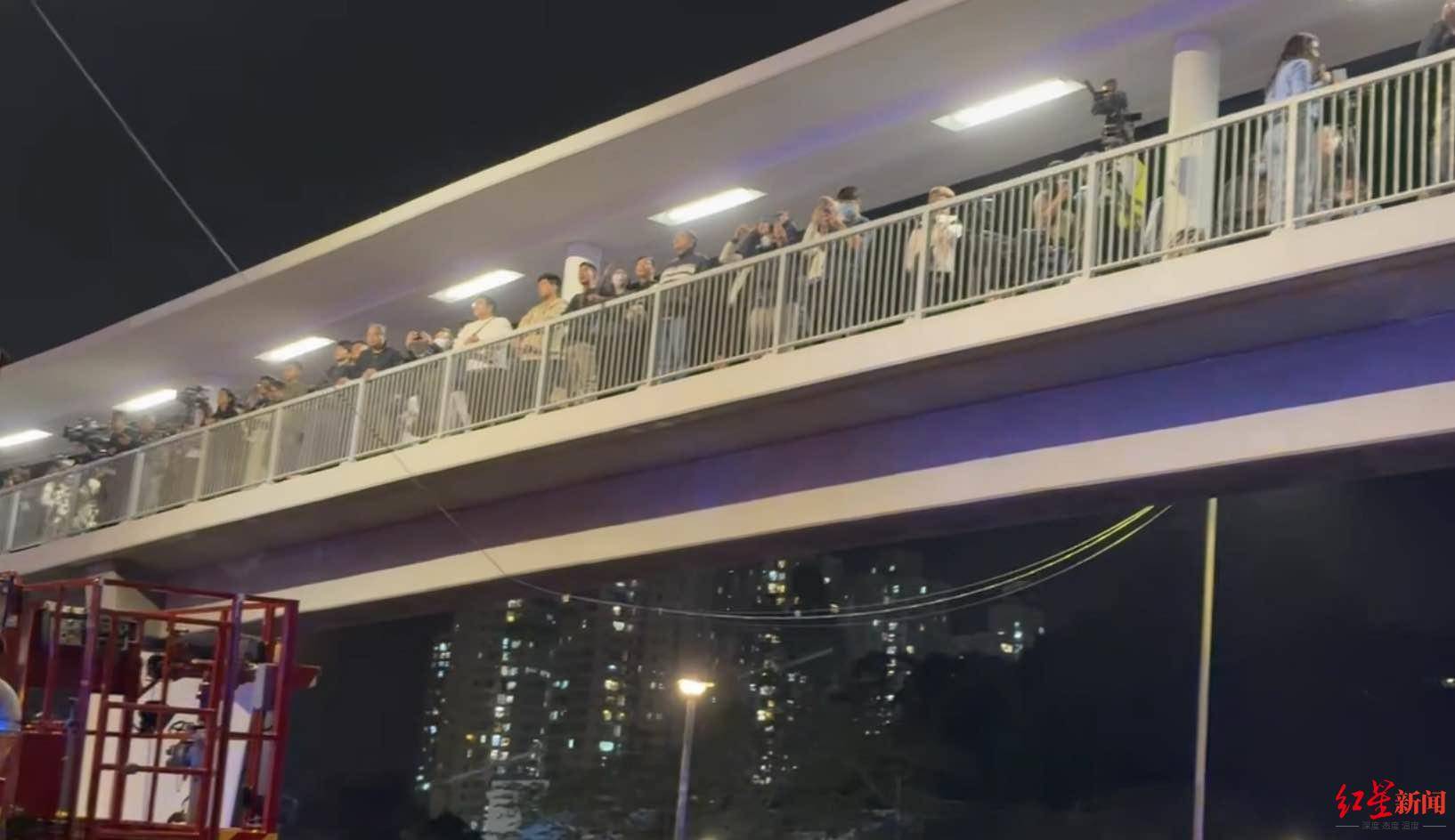 红星新闻实探香港宏福苑大火现场：警员称第一次遇到这么大火<strong></p>
<p>在美国理财</strong>，餐厅老板自发为救援人员送餐