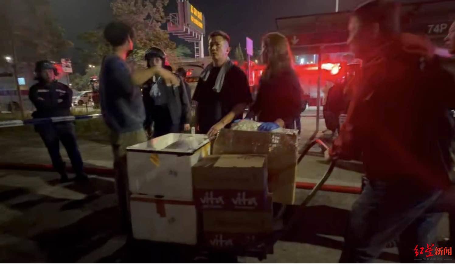 红星新闻实探香港宏福苑大火现场：警员称第一次遇到这么大火<strong></p>
<p>在美国理财</strong>，餐厅老板自发为救援人员送餐