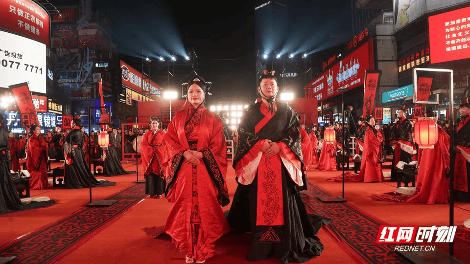 汶川地震被救起的女孩<strong></p>
<p>金融理财安全吗</strong>，17年后和救她的军人结婚了