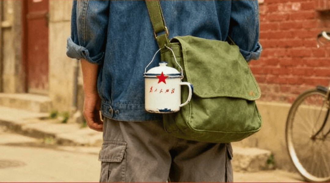 “50块帆布包配3000块包挂”<strong></p>
<p>金融理财安全吗</strong>，时髦年轻人背半个身家出门