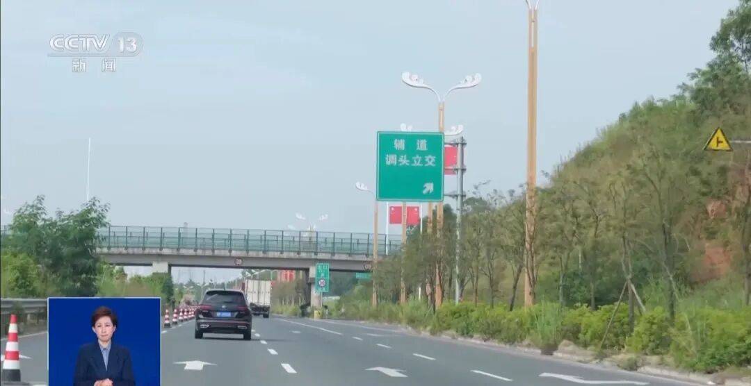 央视披露:男子在网吧厕所墙上看到“高薪日结5000-20000”广告<strong></p>
<p>理财卷</strong>,即将出境时被警方拦下