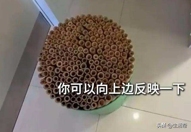 河北石家庄一税务局大厅凳子被网友吐槽像“刑具”！税务局回应：凳子比较有设计感，大家反馈坐着很舒服