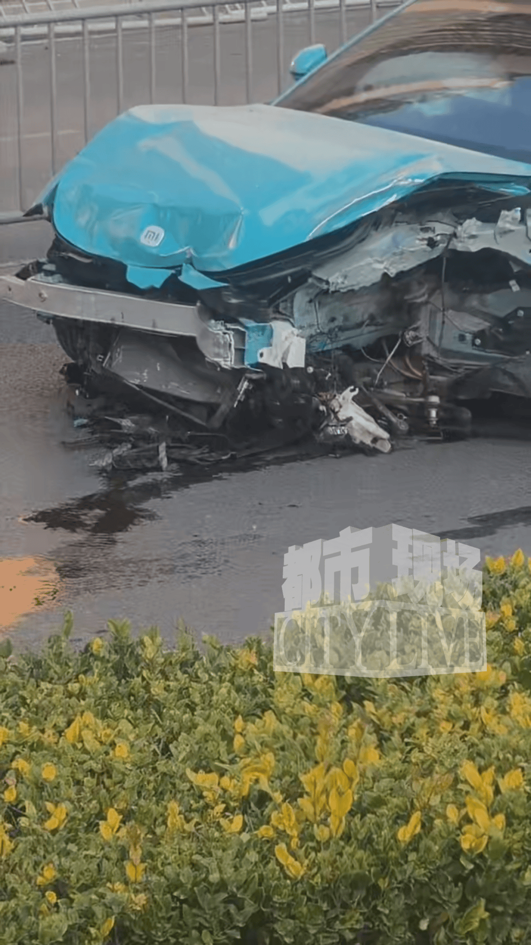 安徽一小米SU7撞翻几十米护栏<strong></p>
<p>理财卷</strong>，目击者称车辆前轮脱落后才刹停，当地交警回应